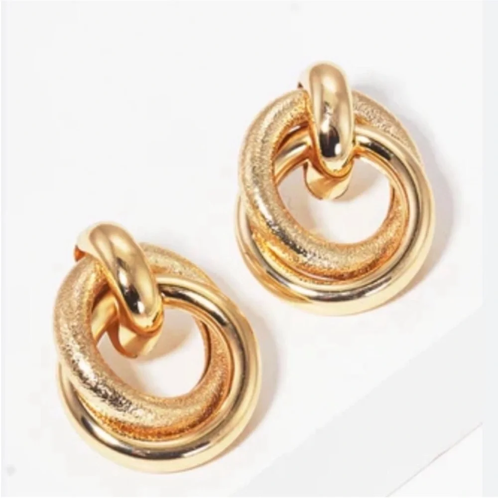 NWOT REVOLVE Gold Twist Earrings - Picture 1 of 4